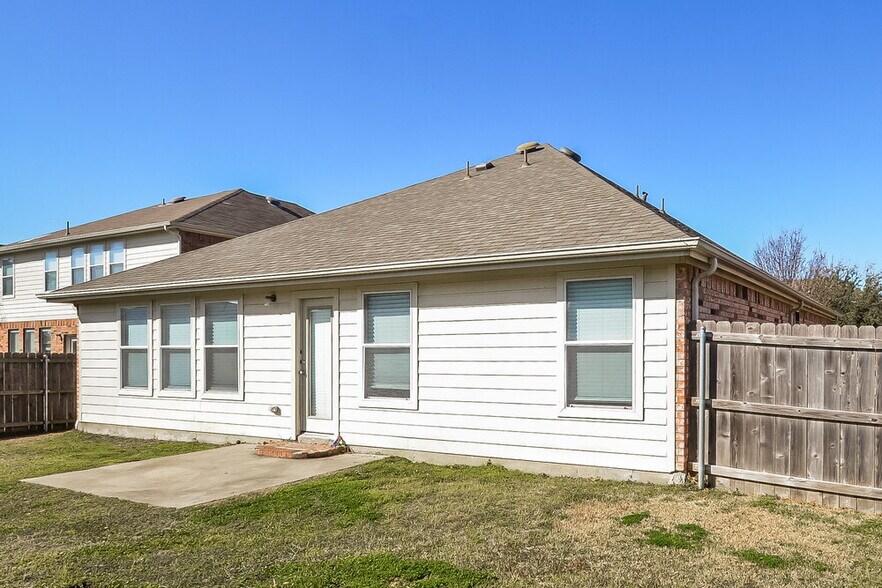 Building Photo - 4408 Blackberry Rd