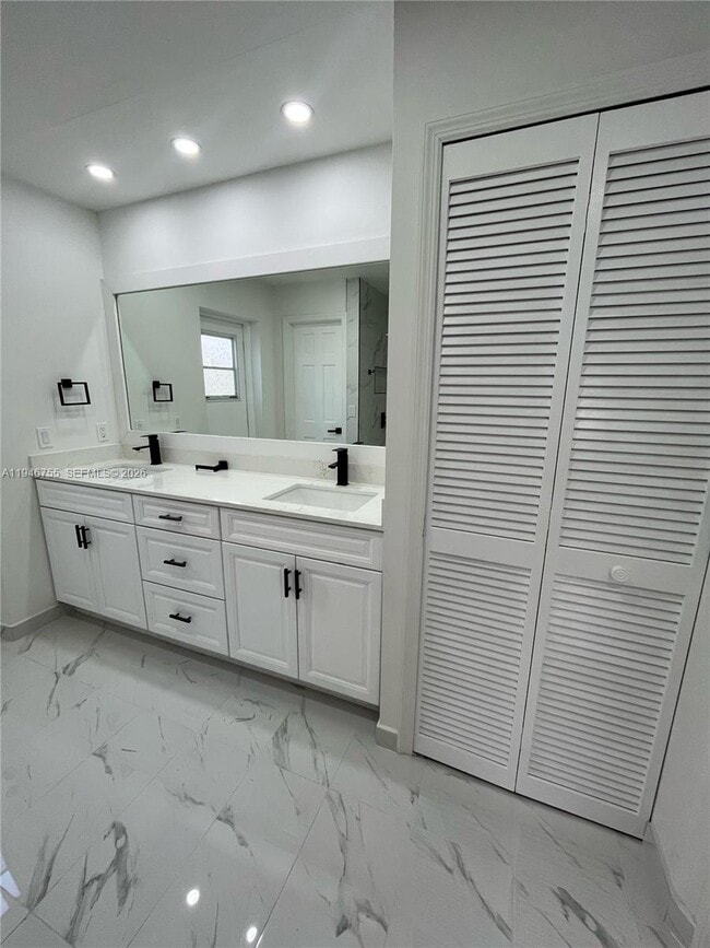 Building Photo - 1703 Golfside Village Dr