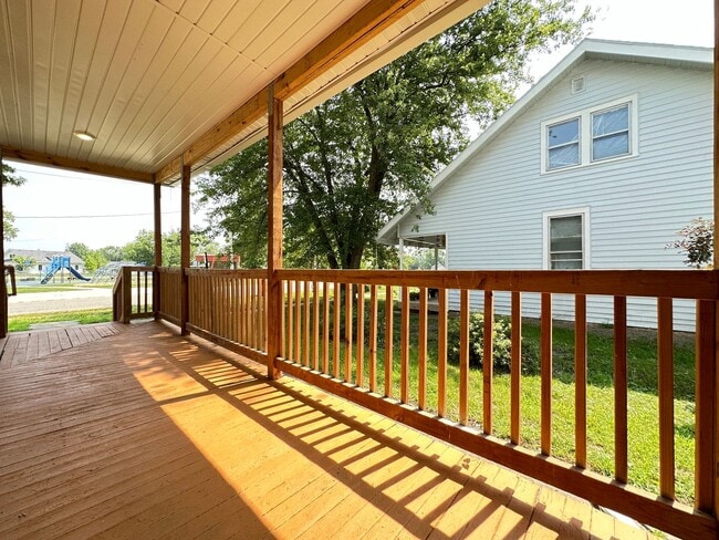 Building Photo - 4 Bedroom Remodeled Home in Chariton