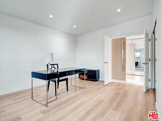 Building Photo - 18109 Coastline Dr