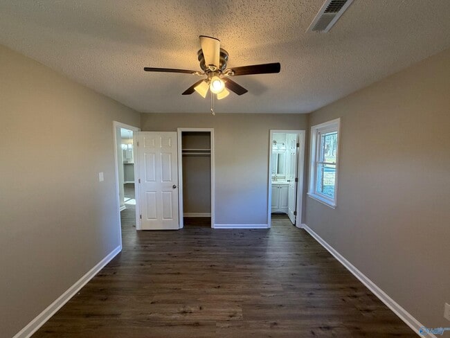 Building Photo - 117 Lucille Dr SW