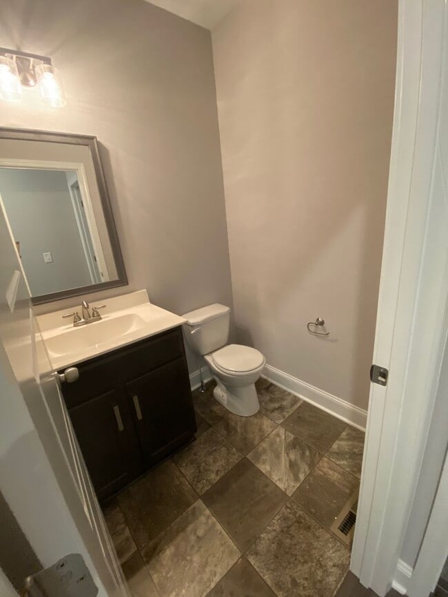 Building Photo - Move in with credit approval