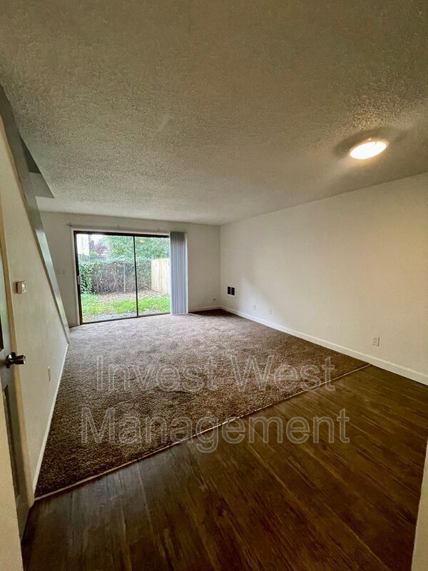 Building Photo - 1960 33 Avenue