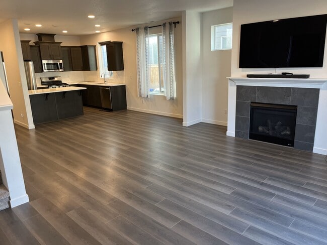 Building Photo - 828 S 24th Ave