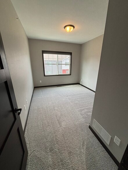 Building Photo - 3056 Bluestem Trl