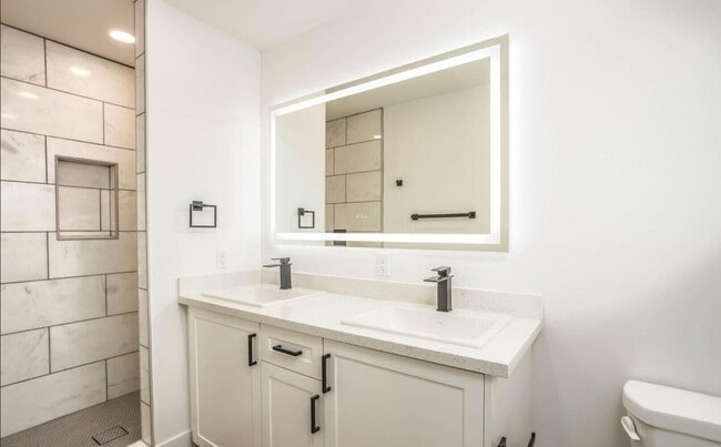 Building Photo - JUST REDUCED + FREE JUNE RENT!