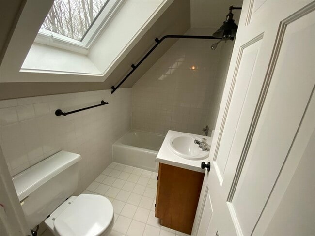 Building Photo - 55 Montague Rd