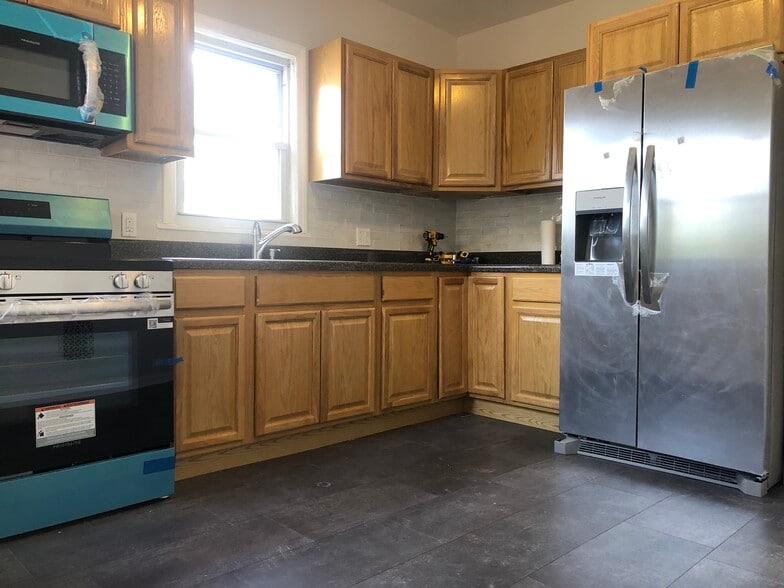 Building Photo - 25 Overlook St