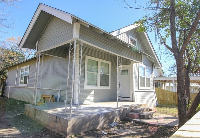 Building Photo - Downtown 3 bedroom 2 bath gorgeous remodel