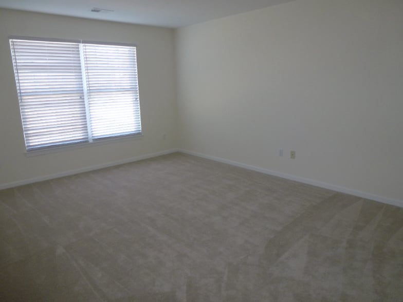 Building Photo - 10122 Sunrise Dr