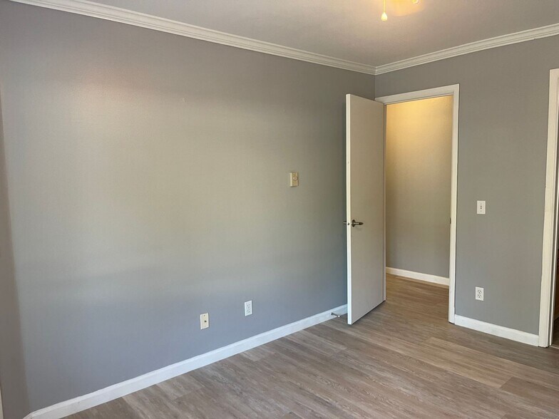 Building Photo - Adorable 2bd Condo in Federal Way
