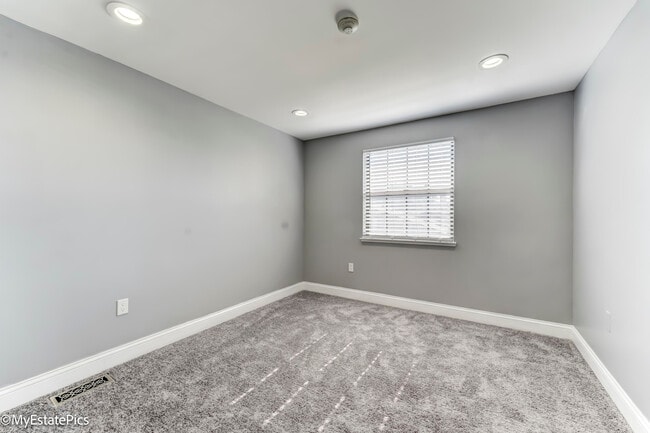 Building Photo - 43449 Arbor Way W