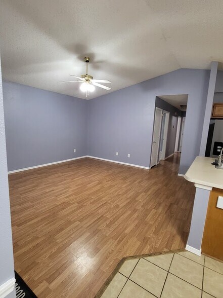 Building Photo - 616 NE Fenway Ave