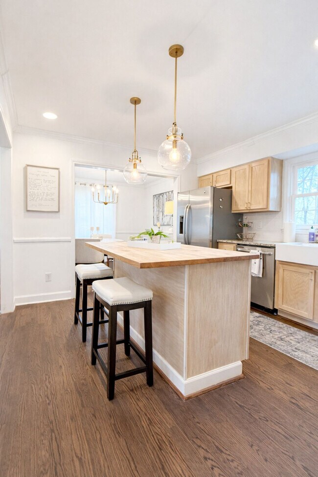 Building Photo - 7601 Bedfordshire Dr