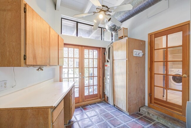 Building Photo - HOLIDAY SPECIAL***2 WEEKS FREE** 3 Bed/2 Bath Oasis in Royal Woods - Available Now