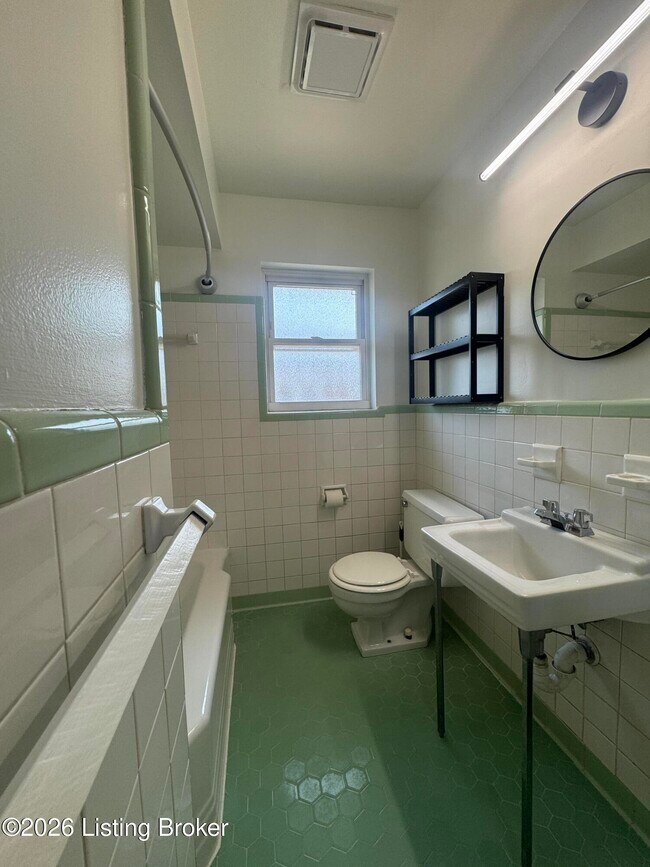 Building Photo - 2708 Riedling Dr