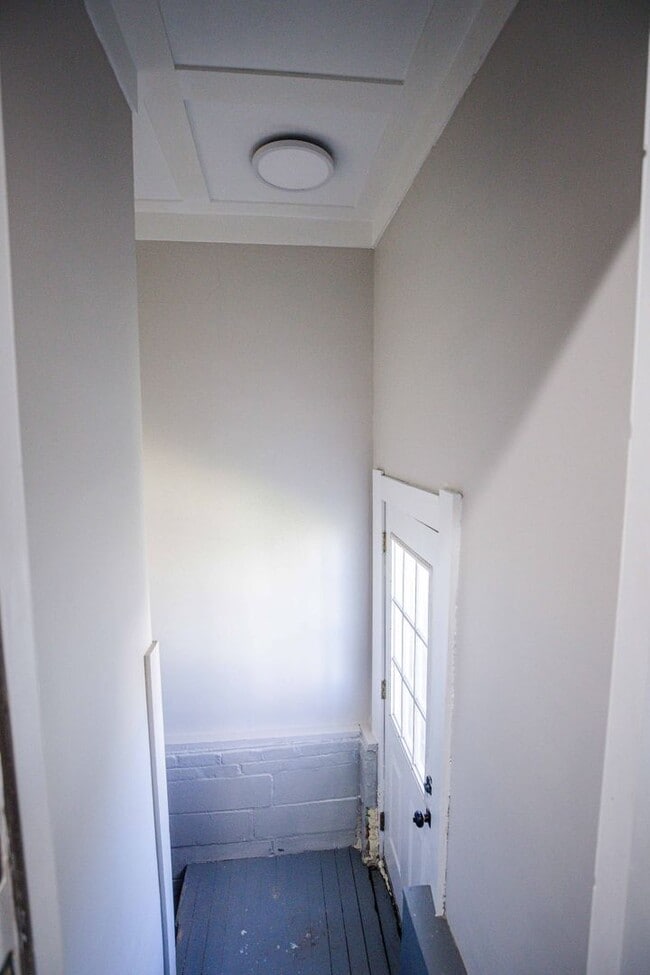 Building Photo - Spacious and Beautidul Four Bedroom Home!