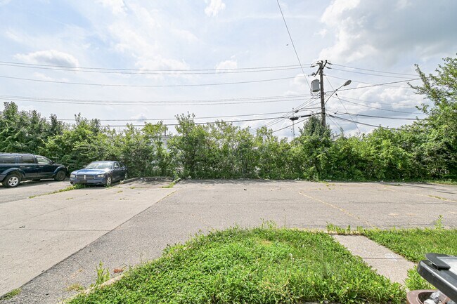 Building Photo - 10933 Birchridge Dr