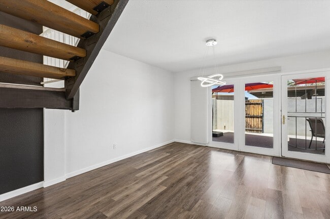 Building Photo - 8141 E Vista Dr