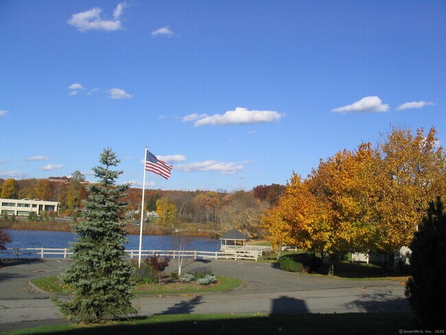 Building Photo - 12 Boulevard Dr