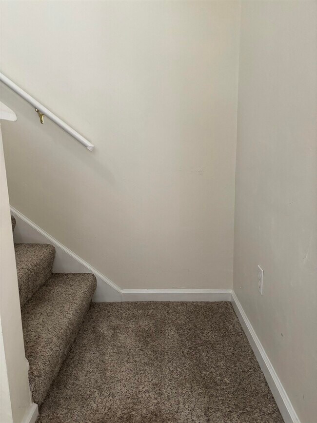 Building Photo - 3041 Camelliawood Cir E