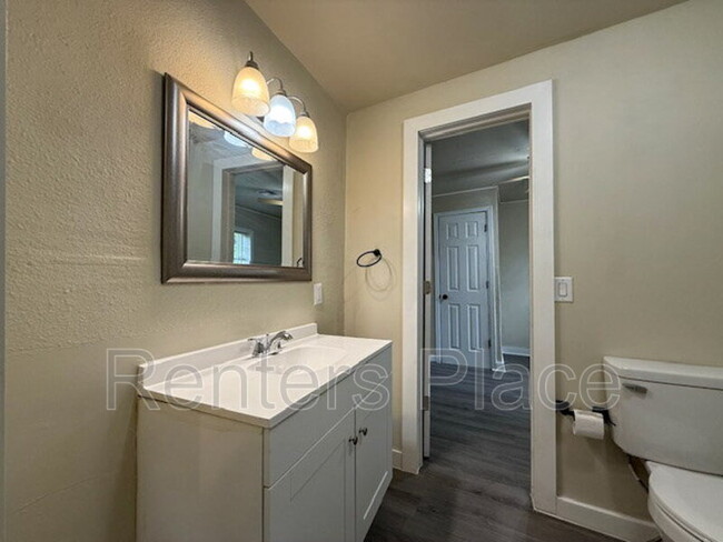Building Photo - 414 N Oseuma Ave
