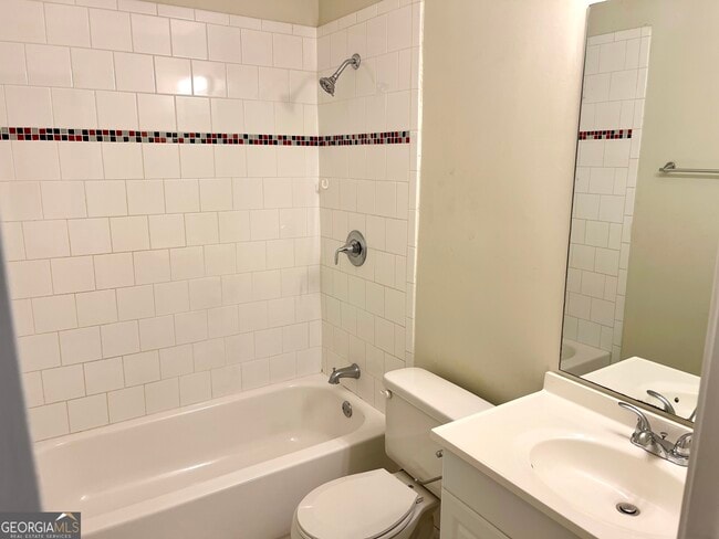 Building Photo - 696 Redland Dr