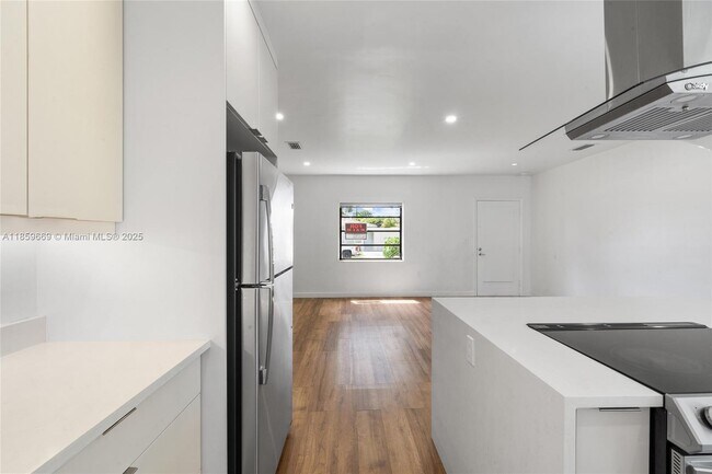 Building Photo - 301 SW 51st Ave