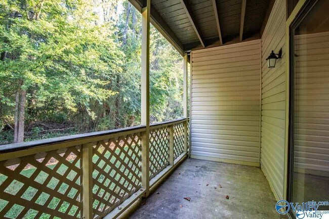 Building Photo - 4988-4987 7 Pine Cir