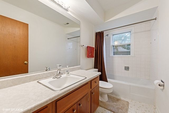 Bathroom 1 - 140 Arlington Ave