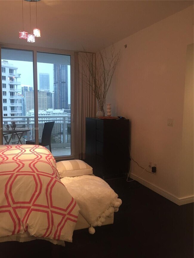 Building Photo - 901 Brickell Key Blvd