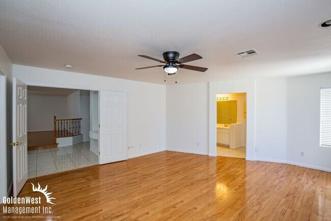 Building Photo - Modern & Inviting 4Bdm 2.5Ba Home with Private Pool