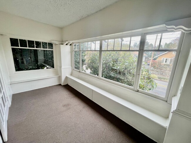 Building Photo - R0445