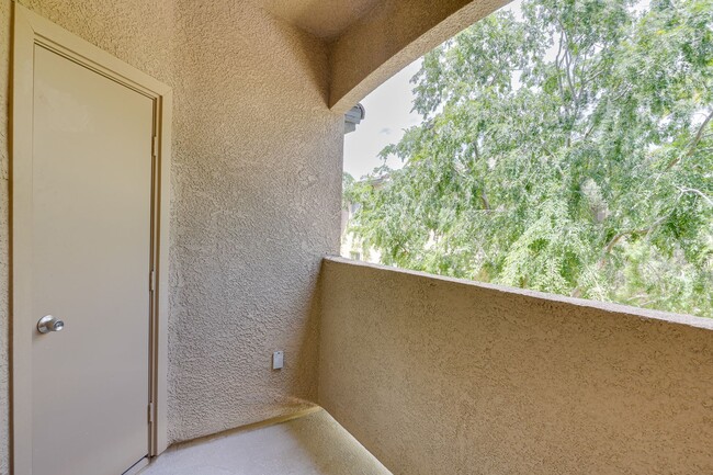 Building Photo - Charming 3 Bedroom Rental with Fireplace, ...