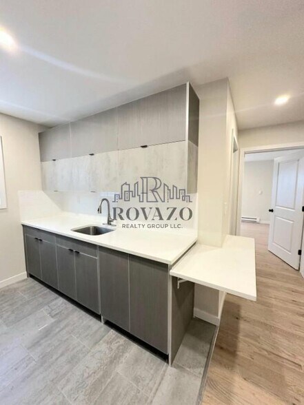 Building Photo - 356 S 6th St