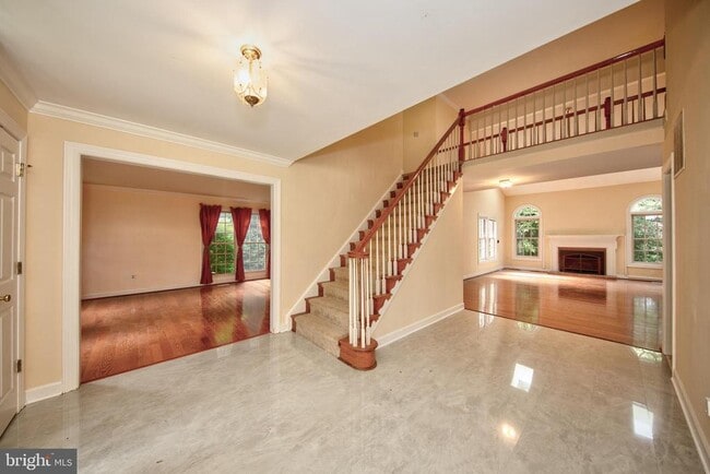 Building Photo - 210 King Johns Ct