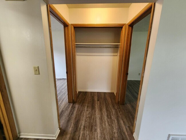 Building Photo - 1611 Crescent St