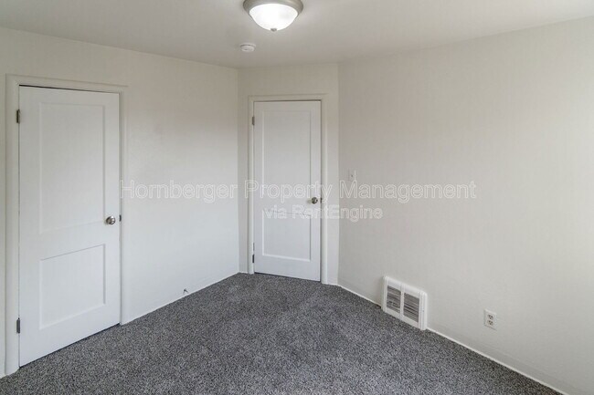 Building Photo - 328 E Rockwell Ave