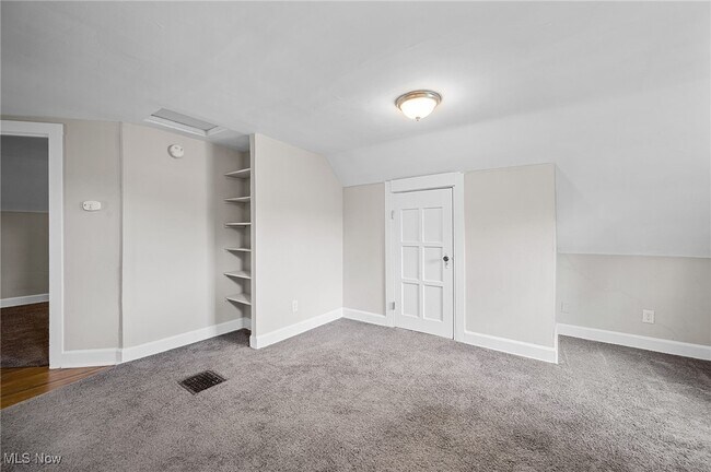 Building Photo - 3595 Glencairn Rd