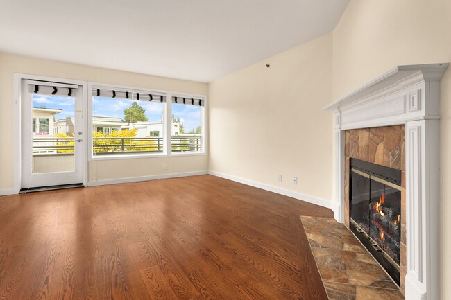 Building Photo - 3 bedroom townhome in perfect location in ...
