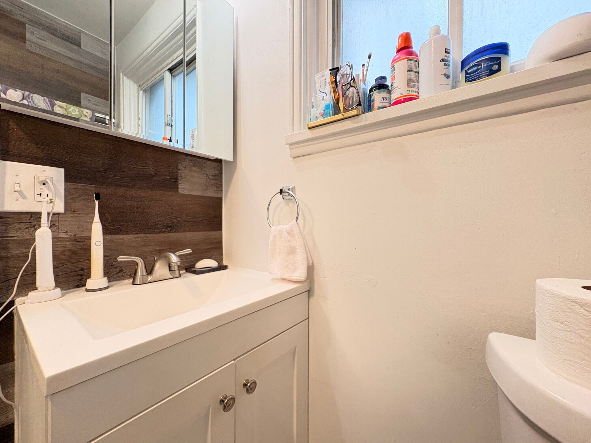 Building Photo - 5737 Hobart St