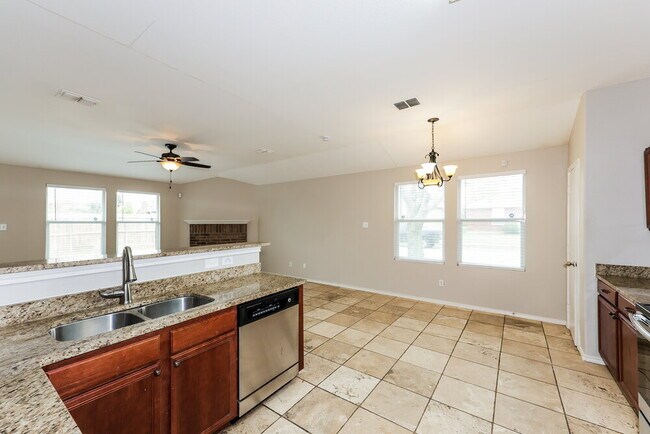 Building Photo - 1917 Indian Lilac Dr