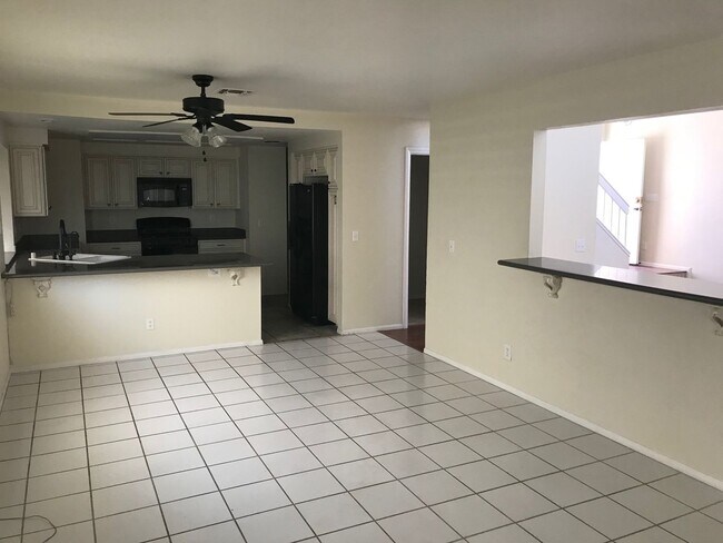 Building Photo - 3 Bedroom in Desert Shores!