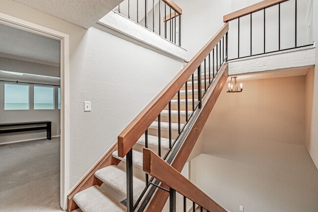 Building Photo - 9866 E Maplewood Cir
