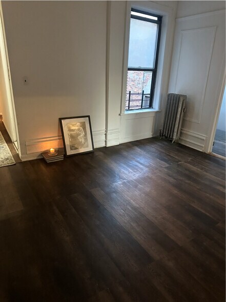 Building Photo - 320 W 111th St