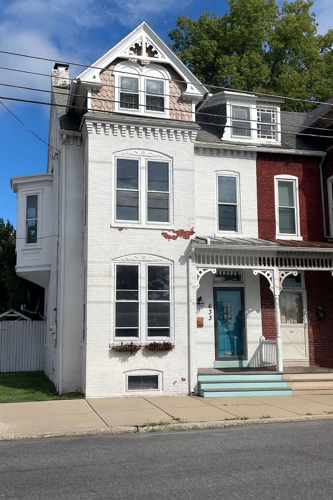Primary Photo - Beautifully Renovated Home in Columbia Bor...