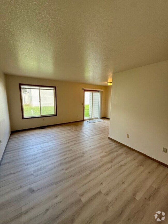 Building Photo - Charming 3 Bed, 1.5 Bath Unit in the Heart...