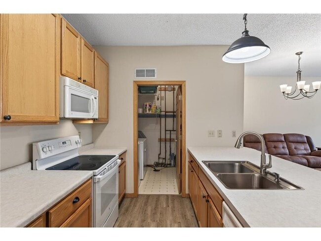 Building Photo - 8983 Sawgrass Glen N