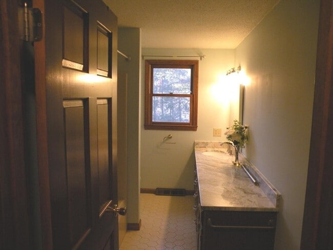 Building Photo - 17 Brad Rd