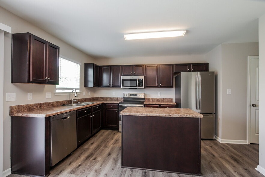 Building Photo - 4933 Broad Leaf Ct